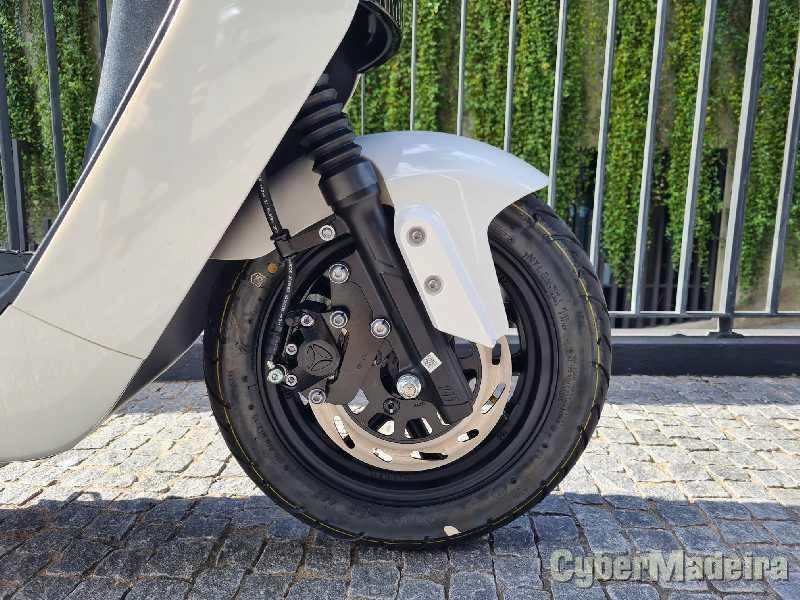 Outras Yadea G5S 4100W  *equivalente a 125cc 125 cc Scooter