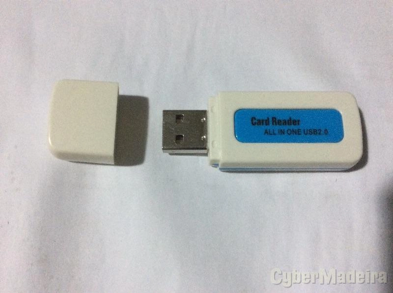 Leitor de cartões de memória de vários formatos