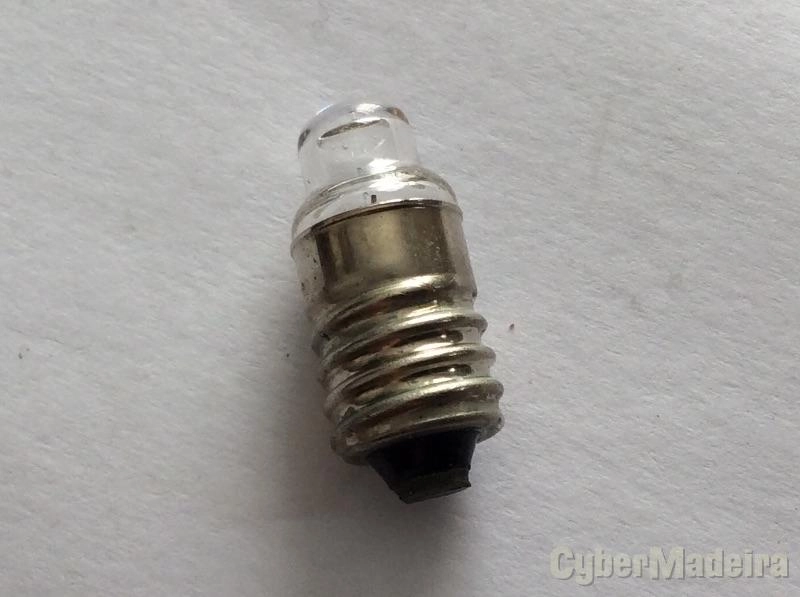 Lampada filamento E10 2.2V 0.25A com lente para lanterna