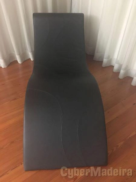 Chaise longue em pele italiana