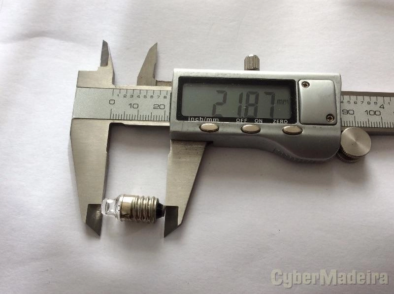 Lampada filamento E10 2.2V 0.25A com lente para lanterna