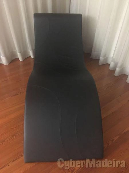 Chaise longue em pele italiana