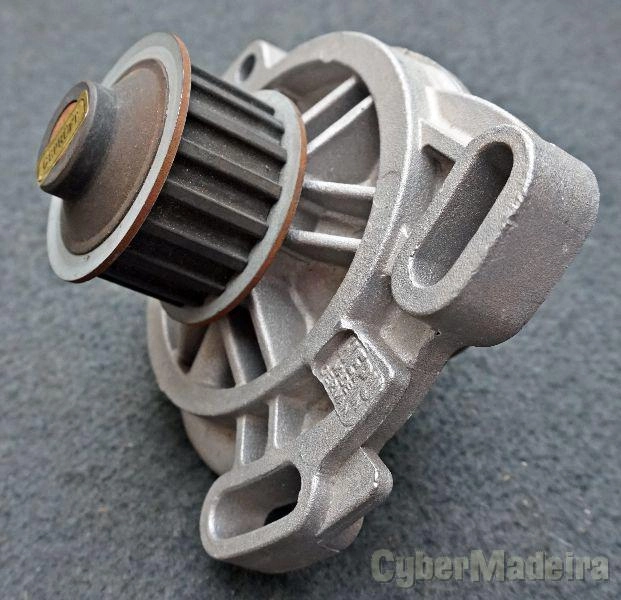 VW Transporter 4 - Bomba de água Hepu P528