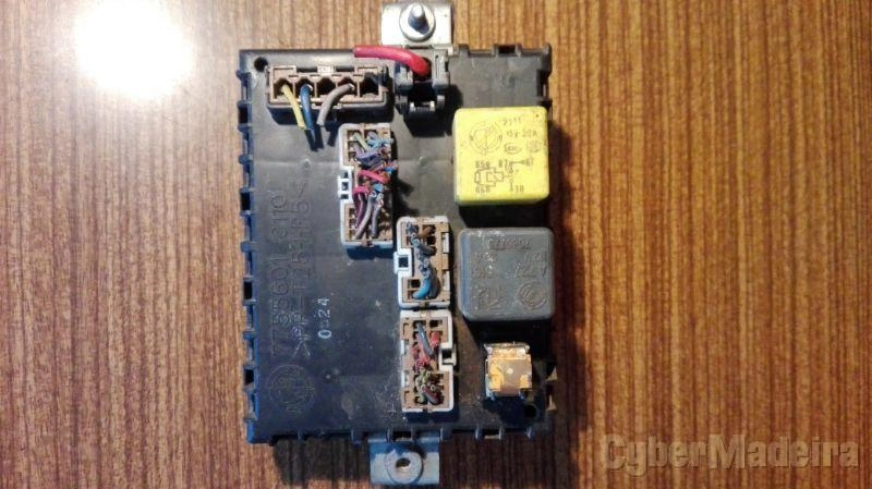 Caixa de fusíveis Fiat Punto (176)