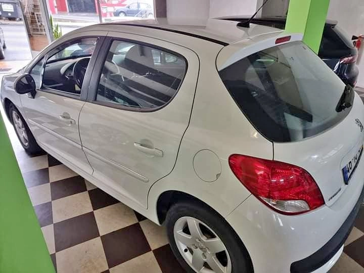 PEUGEOT 207 1.4 cc Gasolina