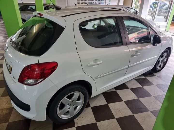 PEUGEOT 207 1.4 cc Gasolina