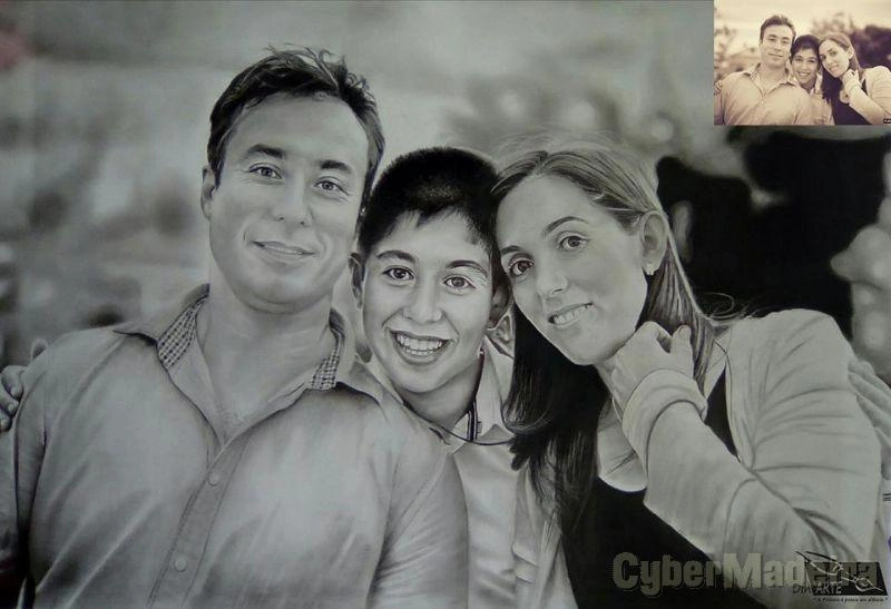 Trabalhos de retrato realista a carvão e grafite..