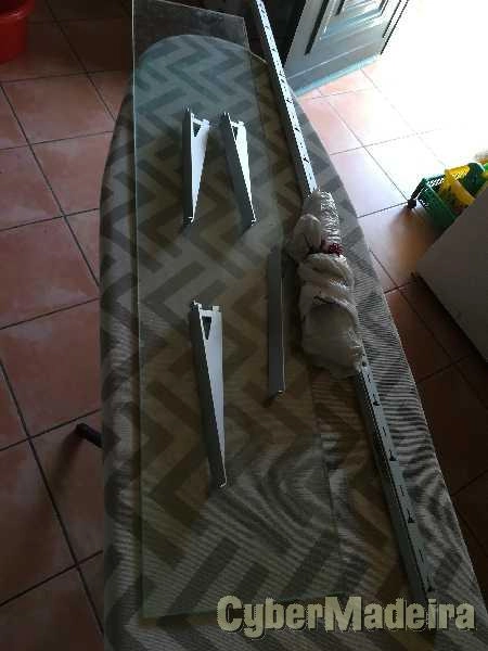 Prateleira em vidro