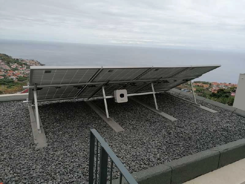 Painéis solares térmicos e fotovoltaicos