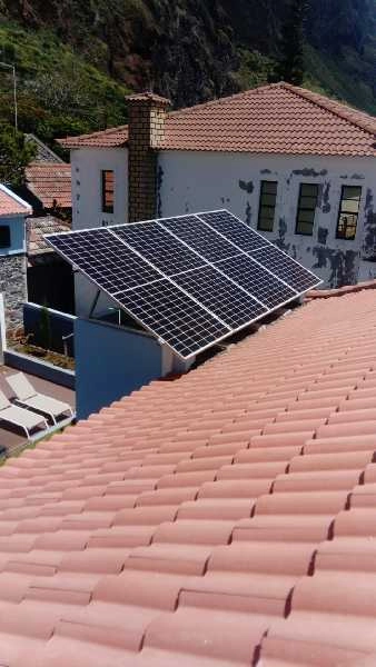 Painéis solares térmicos e fotovoltaicos