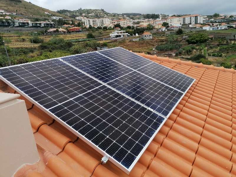 Painéis solares térmicos e fotovoltaicos