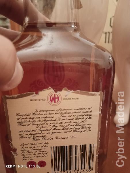 Garrafa de whisky White Heather  