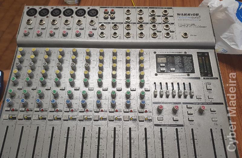 Mesa de som amplificada - Warrior definitve audio