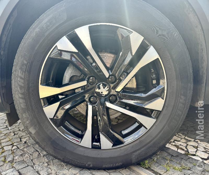PEUGEOT 2008 1.2 PureTech Allure Pack Gasolina