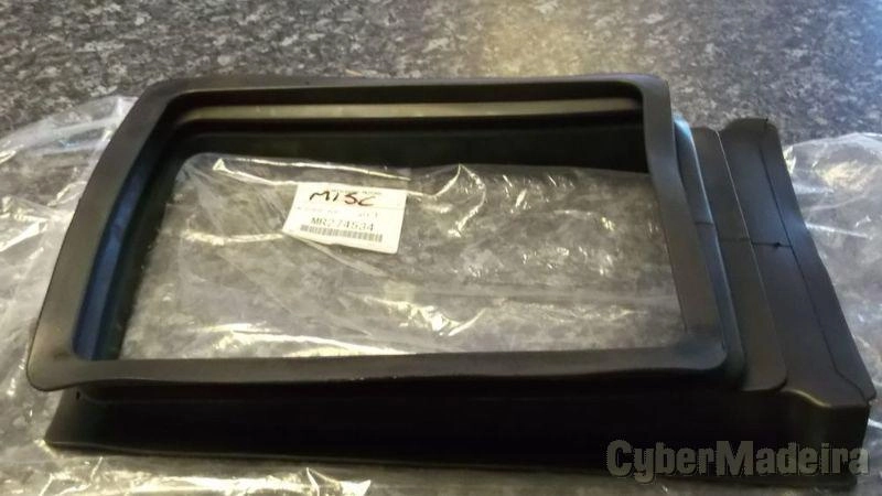 Fole borracha entrada ar fica no capon para mitsubishi pajero   montero sport K94W model  1998-2009 2.5 d refª oe MR274534
