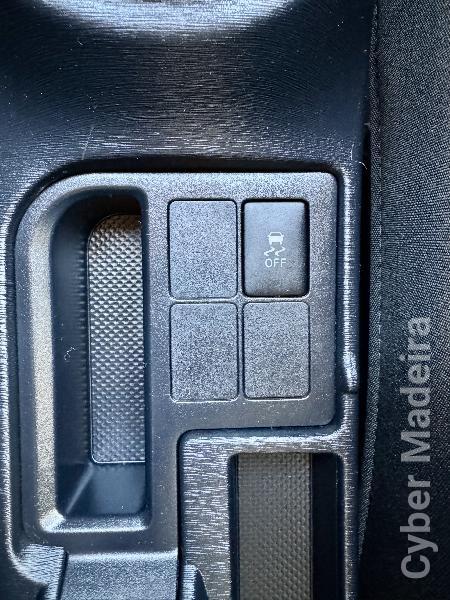 TOYOTA YARIS Yaris 1.33 VVT-i S+PT+TP+PL Gasolina