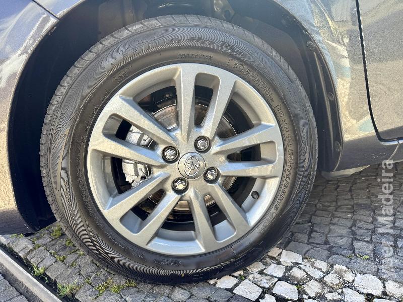 TOYOTA YARIS Yaris 1.33 VVT-i S+PT+TP+PL Gasolina