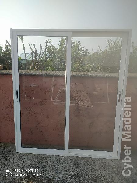Vendo janela de correr 2 folhas usada