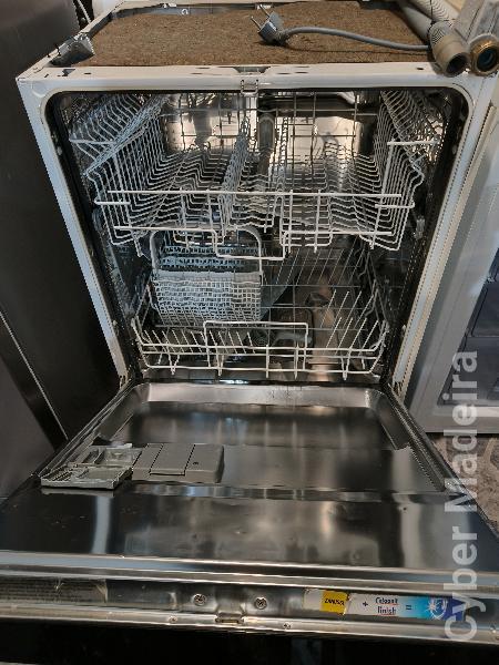 Maquina de lavar loiça de encastrar ZANUSSI ZDI 111