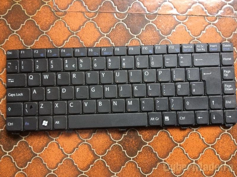 Teclado Sony vaio PCG-6R1M VGN-C2S  KFRSBA048AOutras