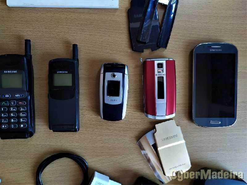 Telemoveis antigos Alcatel, Panasonic, Siemens e Samsung