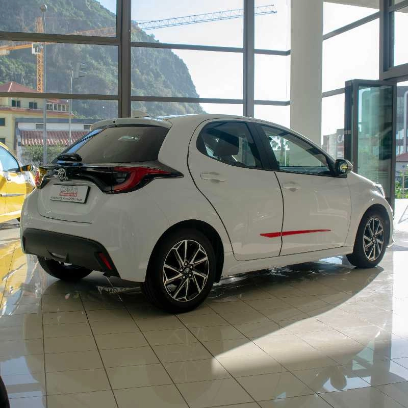 TOYOTA YARIS 1.0 EXCLUSIVE COM CAMARA TRASEIRA VIATURA NACIONAL Gasolina