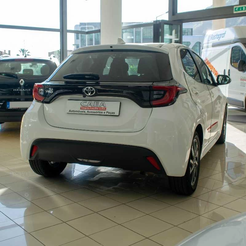 TOYOTA YARIS 1.0 EXCLUSIVE COM CAMARA TRASEIRA VIATURA NACIONAL Gasolina