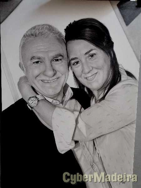 Trabalhos de retrato realista a carvão e grafite..