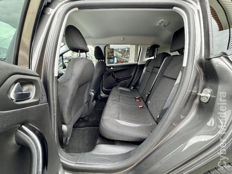 PEUGEOT 2008 1.5 BlueHDi Signature Gasóleo