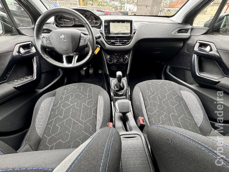 PEUGEOT 2008 1.5 BlueHDi Signature Gasóleo