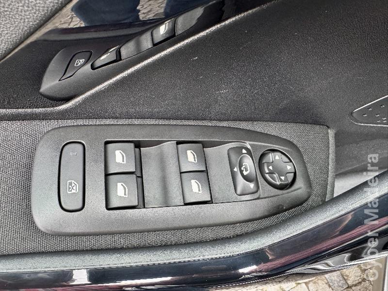 PEUGEOT 2008 1.5 BlueHDi Signature Gasóleo