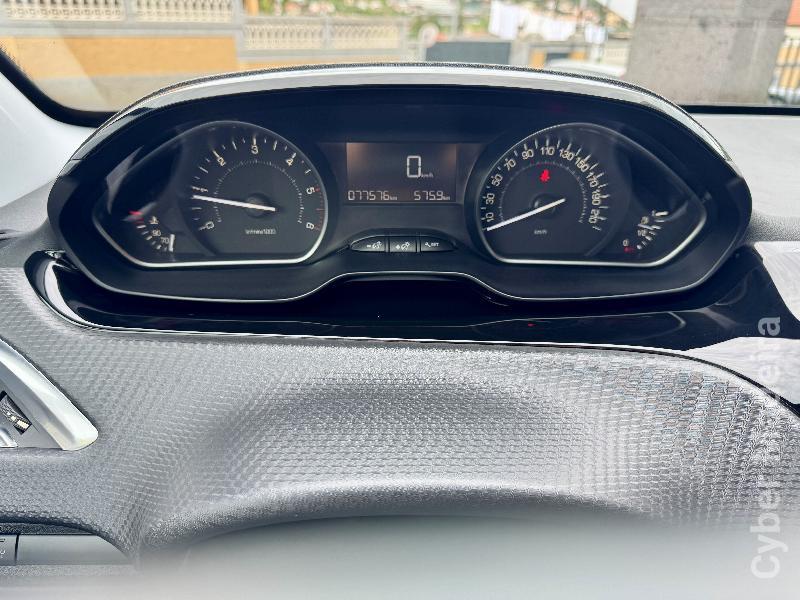 PEUGEOT 2008 1.5 BlueHDi Signature Gasóleo