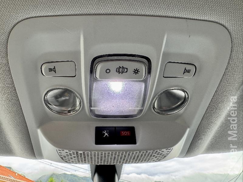 PEUGEOT 2008 1.5 BlueHDi Signature Gasóleo