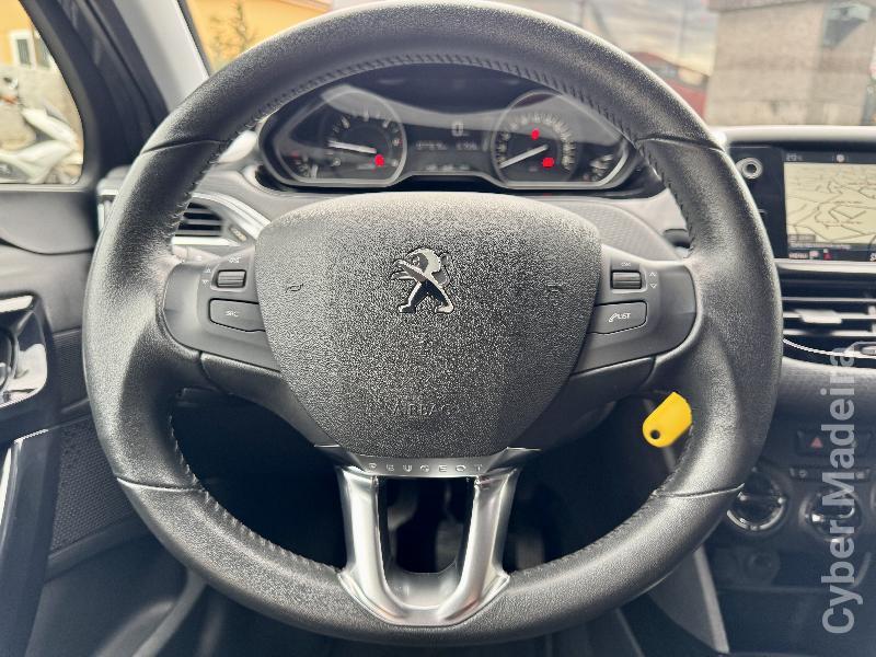 PEUGEOT 2008 1.5 BlueHDi Signature Gasóleo