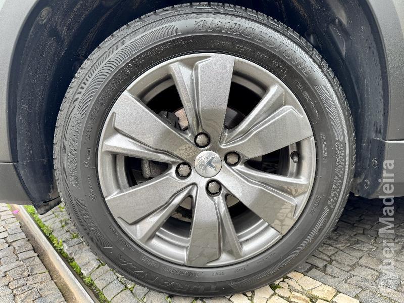 PEUGEOT 2008 1.5 BlueHDi Signature Gasóleo