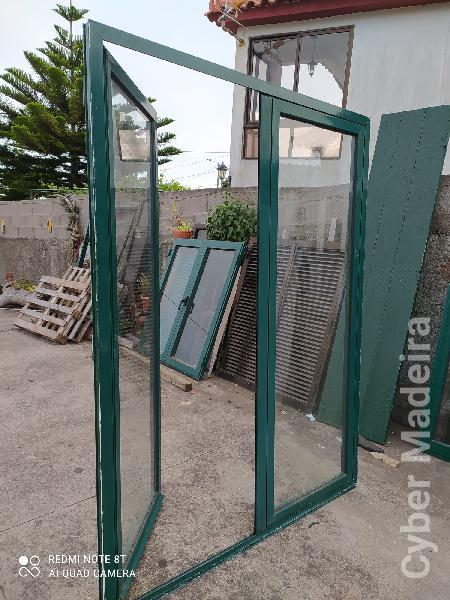 Vendo porta de abrir 2 folhas usada