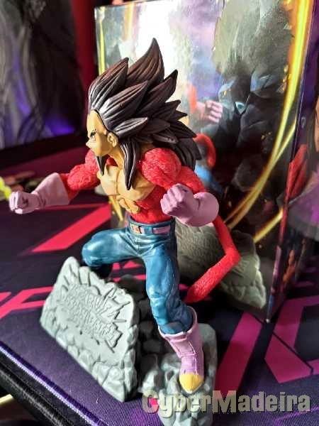 vegeta SSJ 4