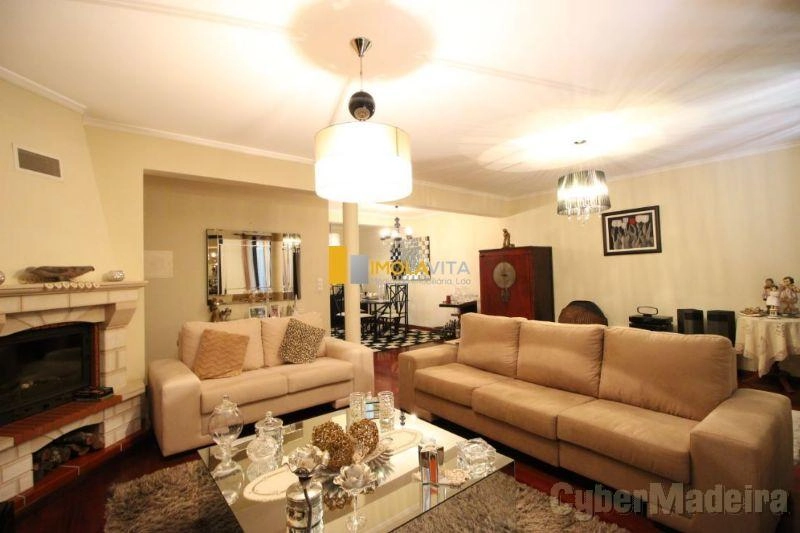 Moradia T4 para Venda Caniço, Centro