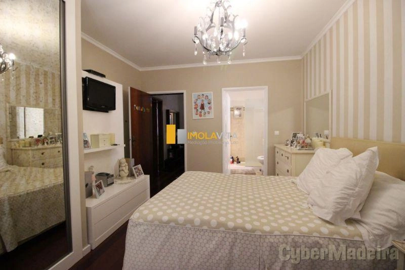 Moradia T4 para Venda Caniço, Centro