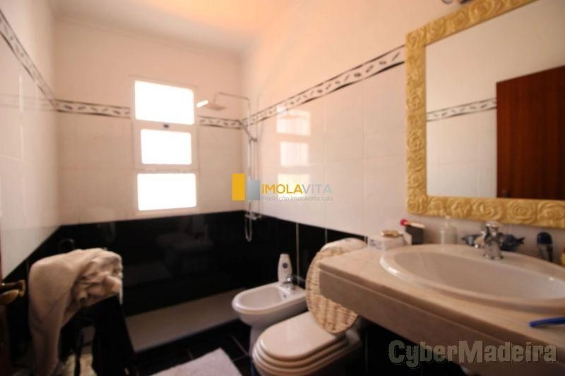 Moradia T4 para Venda Caniço, Centro