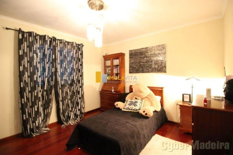 Moradia T4 para Venda Caniço, Centro