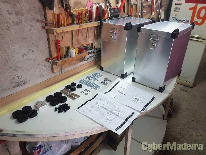 Vendo 2 malas em aluminio