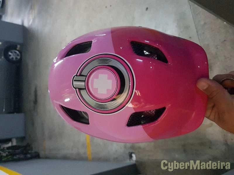 Vendo patins,capacete e todas as proteções