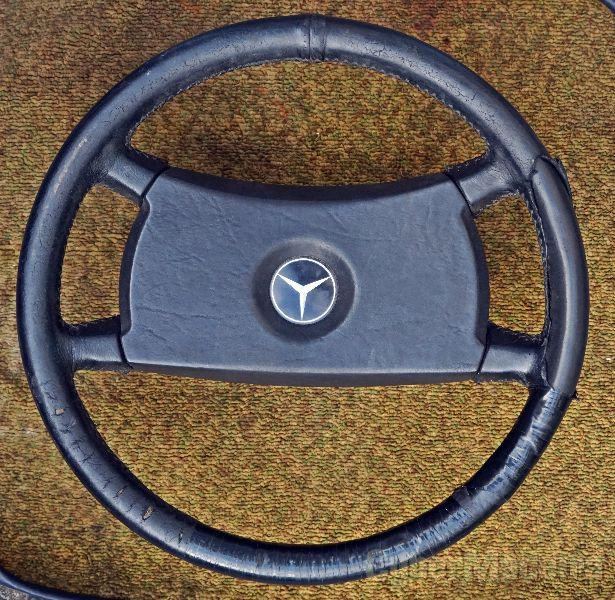 Mercedes W123 - Volante