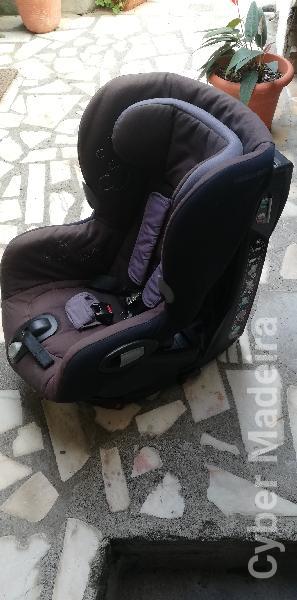 Cadeira auto rotativa Axiss Fix da BebeConfort