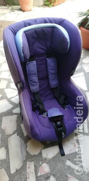 Cadeira auto rotativa Axiss Fix da BebeConfort