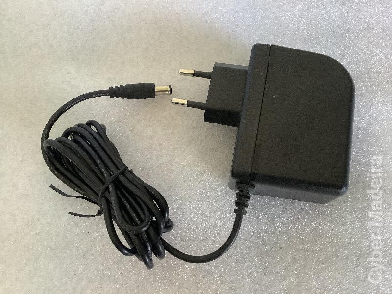 Adaptador AC / carregador G-STORY UVE324-1220