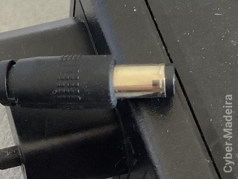 Adaptador AC / carregador G-STORY UVE324-1220