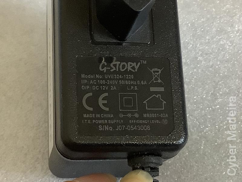Adaptador AC / carregador G-STORY UVE324-1220