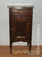 Mesa de cabeceira antiga